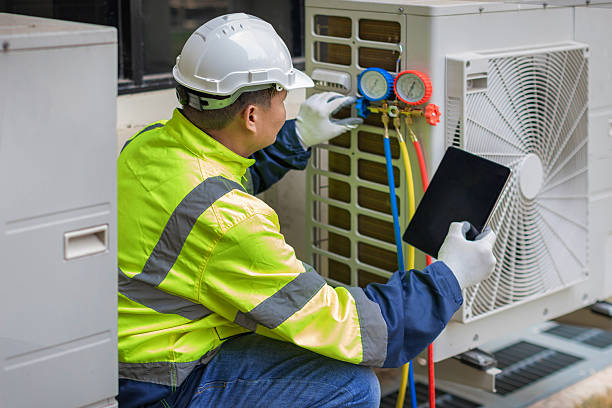 Professional Hvac technician working in Hampton, FL